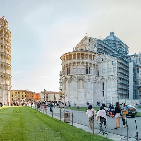 A Due Passi Dai Miracoli Pisa