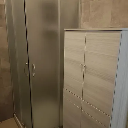 A Due Passi Dai Miracoli
